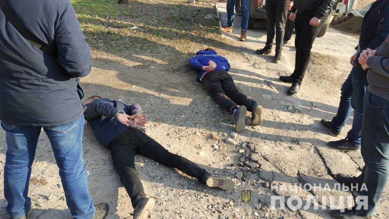 Перерезали горло и сожгли: полицейские задержали подозреваемых в жестоком убийстве (видео)