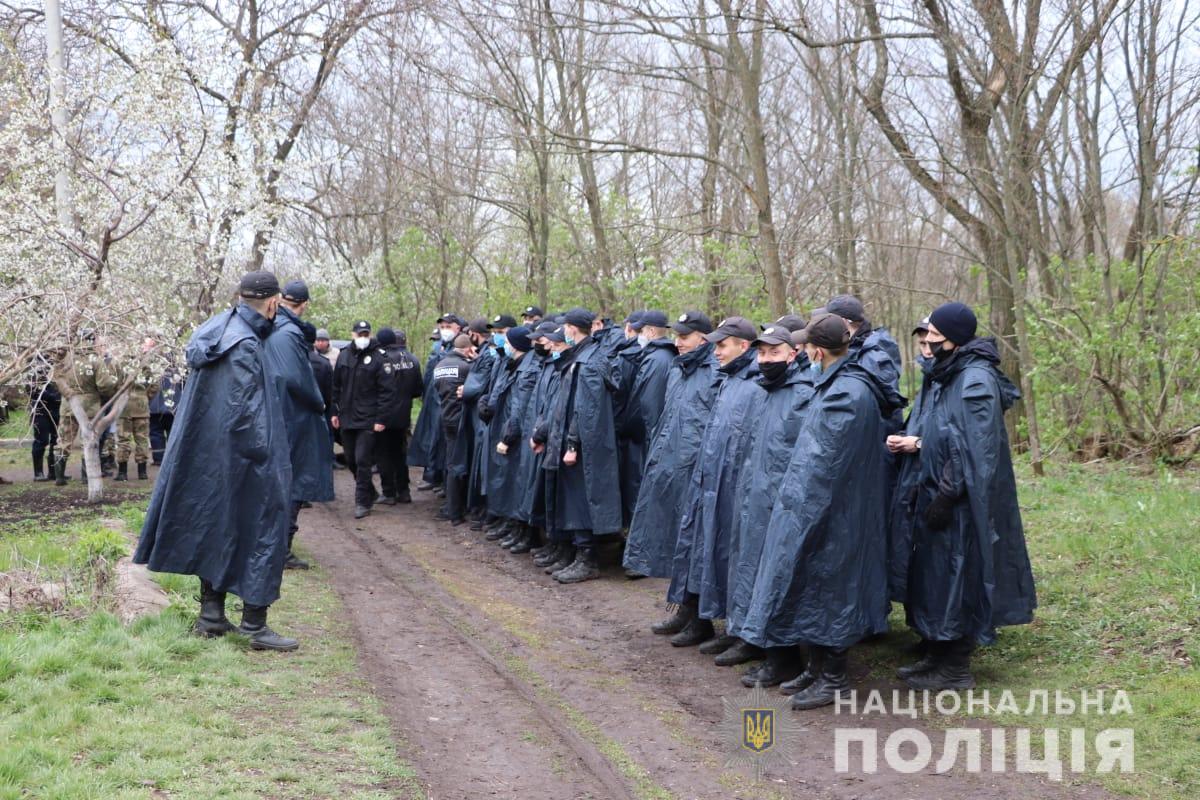 На поиски пропавшей девочки в Харьковской области привлекли около 500 человек