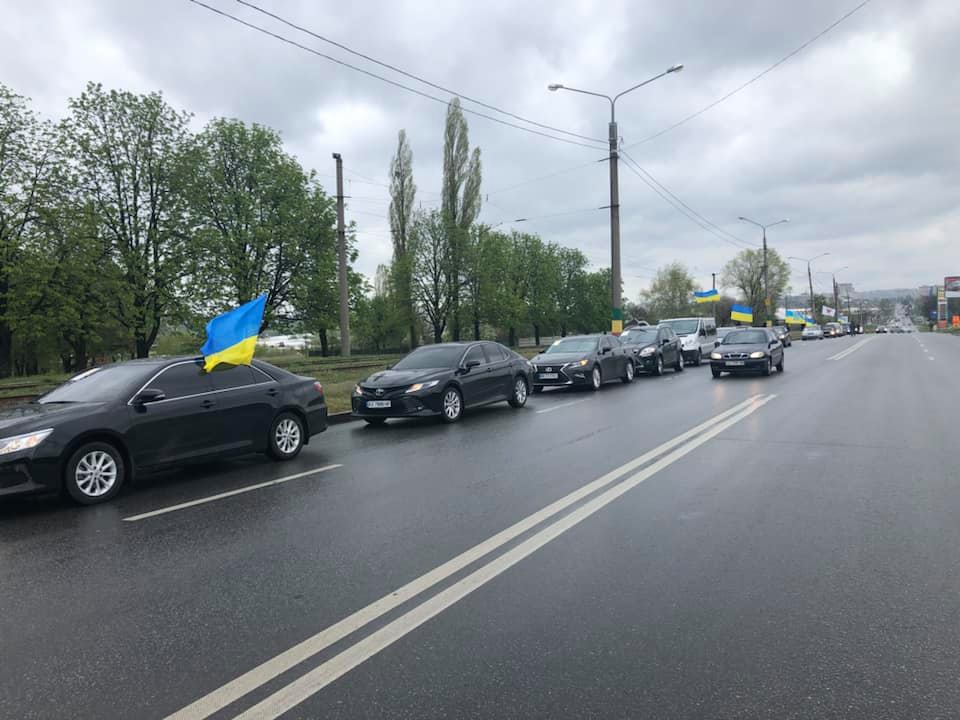 В Харькове прошел автопробег за открытие рынков (видео)