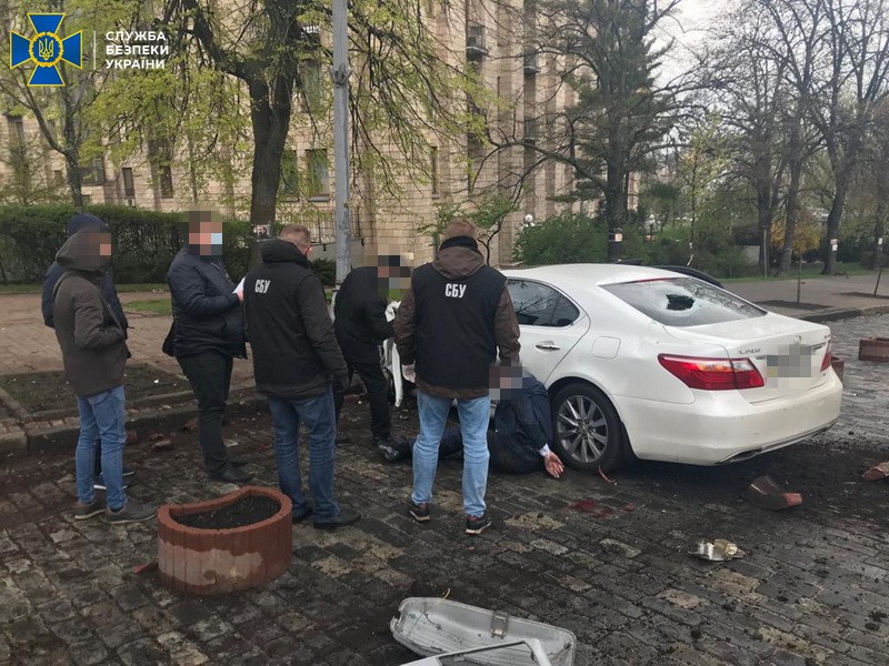 СБУ задержала мошенника, который под видом чиновника продавал должности кандидатам из Харьковской области