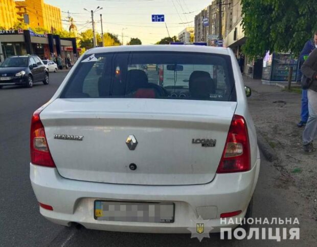 В Харькове под колеса автомобиля попала 6-летняя девочка