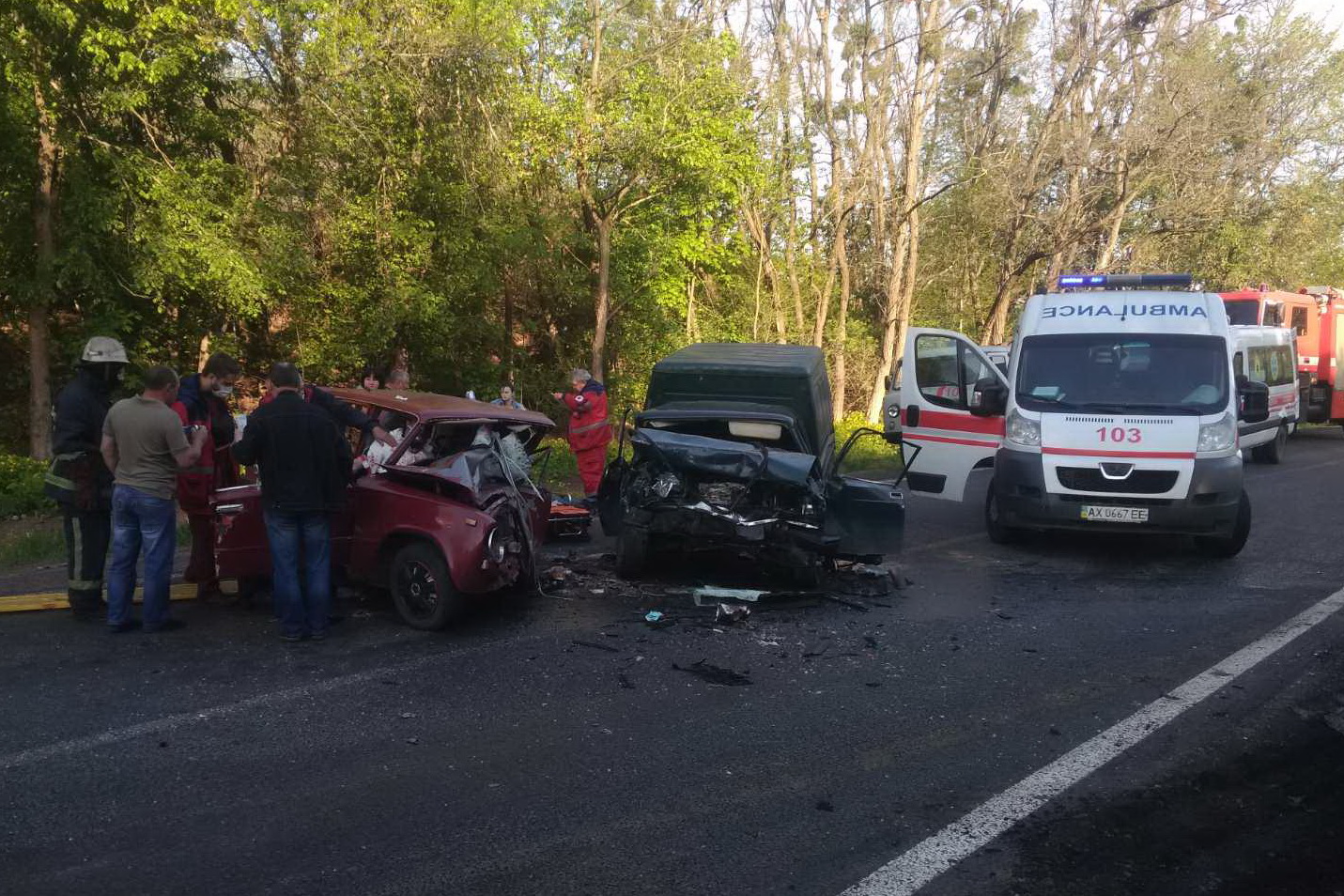 Под Харьковом спасатели “вырезали” из автомобиля пострадавшего в ДТП