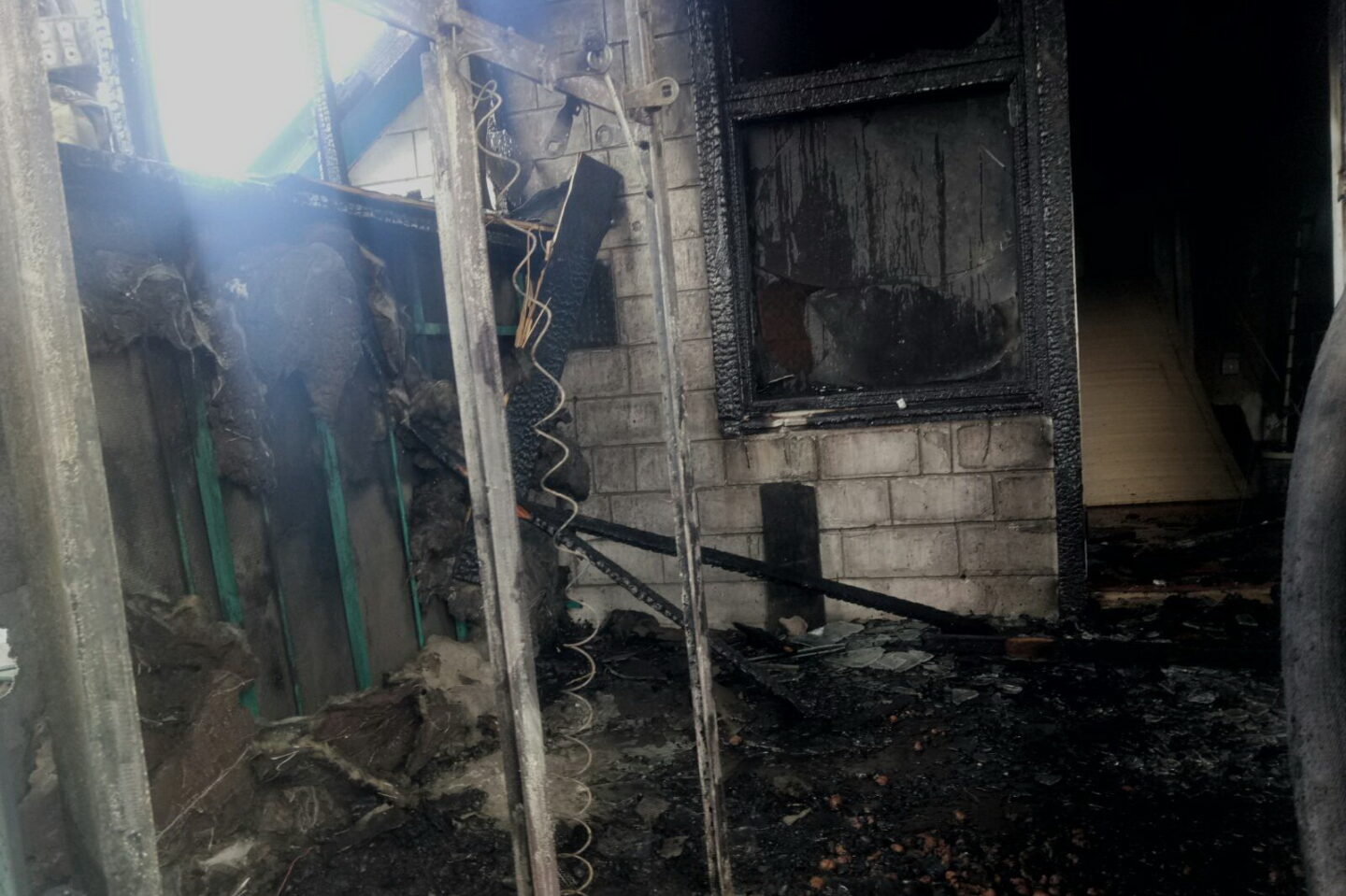 Под Харьковом мужчина самостоятельно пытался потушить пожар в доме и получил 80% ожогов тела