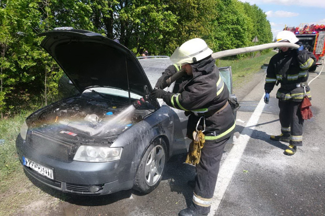 Под Харьковом во время движения загорелся автомобиль