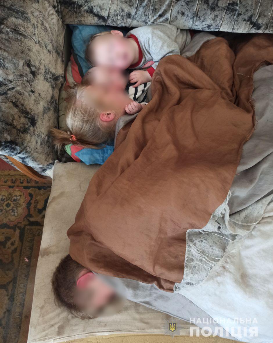 В Харькове маленькие дети жили в антисанитарных условиях