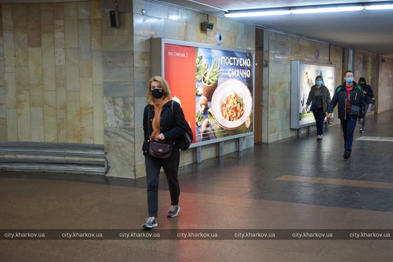 Масочный режим и дистанция между пассажирами: в Харькове запустили метро