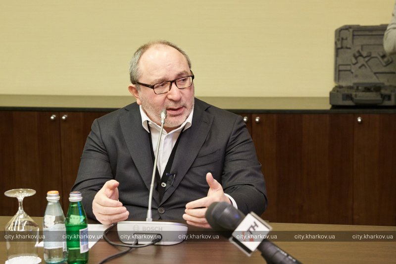 Кернес не успевает на заседание горсовета 9 декабря, но сессию могут “подвинуть” – СМИ