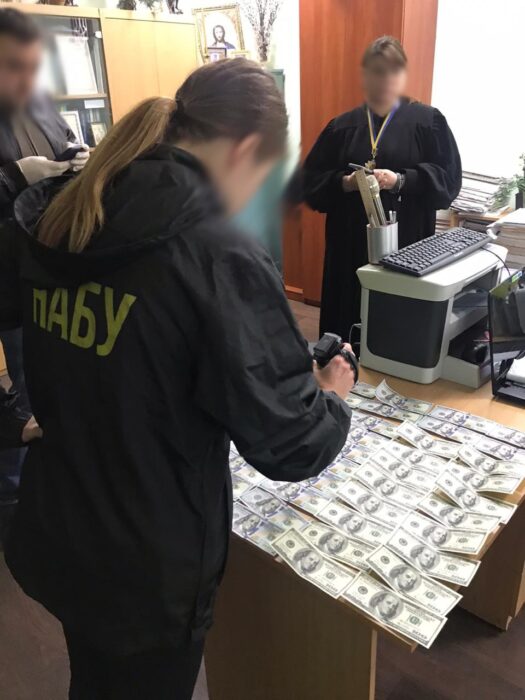 В Харькове судью поймали на взятке