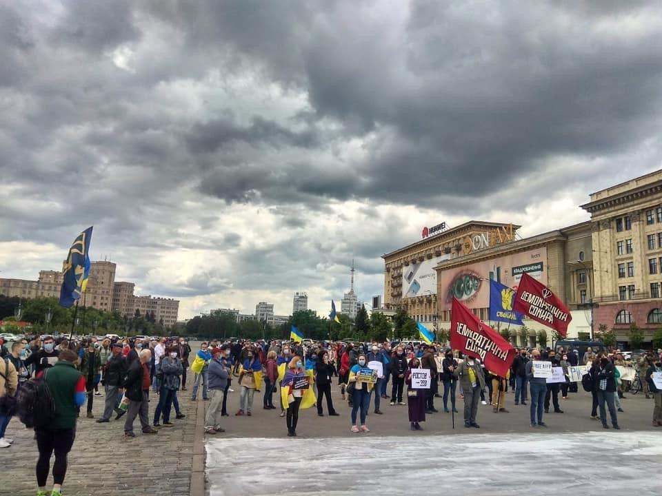 В центре Харькова прошла акция протеста из-за политики Зеленского (видео)