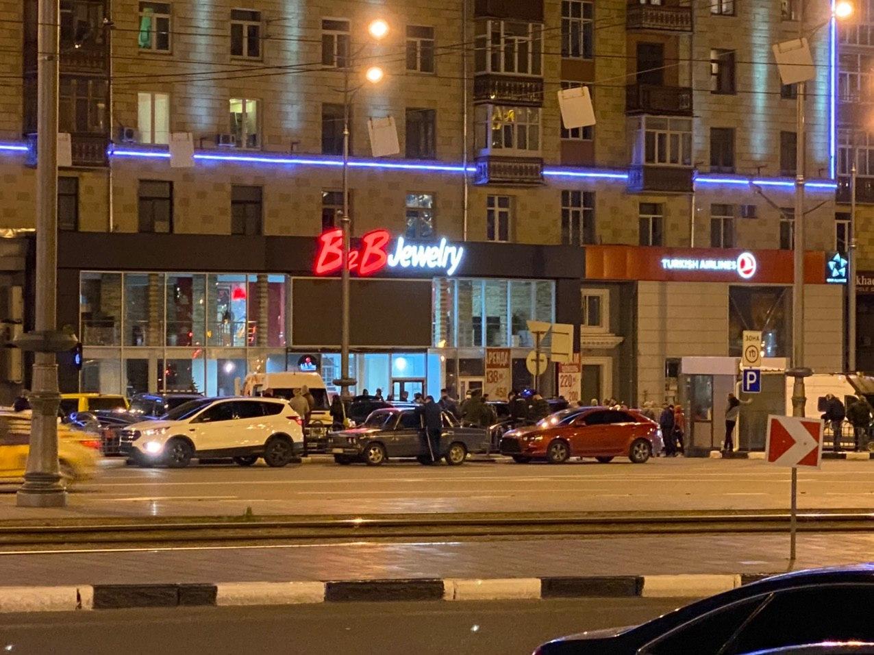 В Харькове требуют закрыть магазин "B2B Jewelry" и вернуть деньги