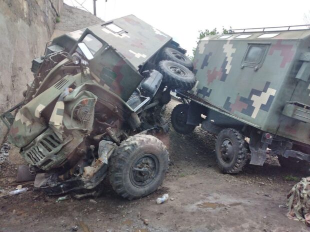 Четверо военных пострадали в аварии на Харьковщине