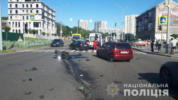 В Харькове в результате аварии в больницу попали водитель и пассажир мотоцикла