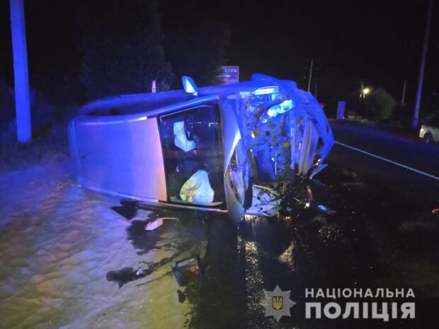 Под Харьковом 18-летняя девушка не справилась с управлением, вылетела на встречку и протаранила автомобиль