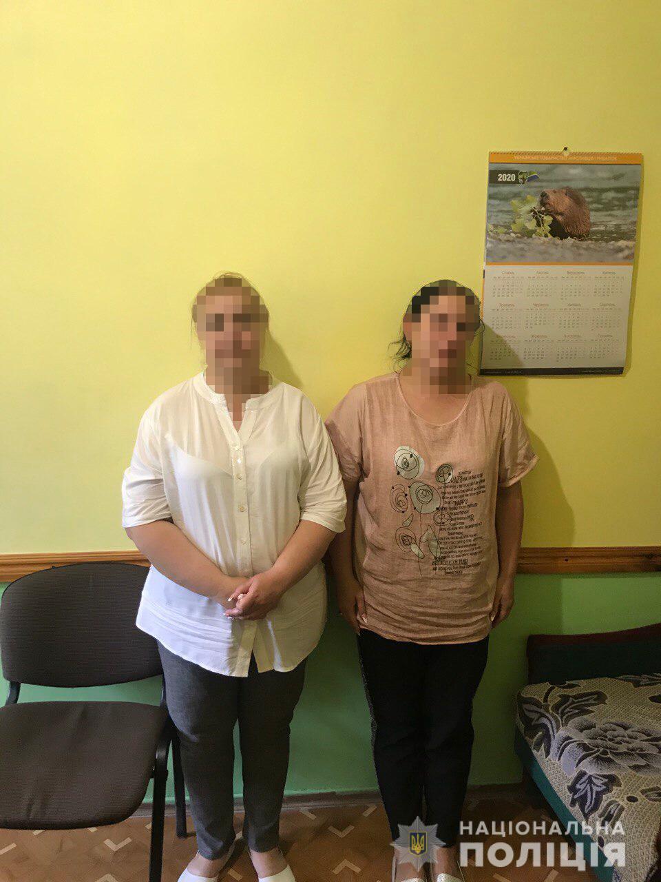 На Харьковщине две женщины под видом “гадалок” забрали у женщины три тысячи долларов