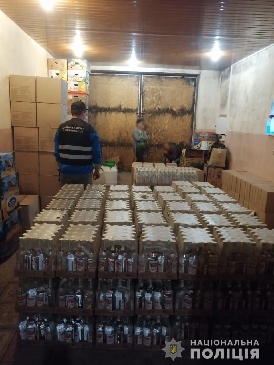 В Харькове через Интернет продавали фальсифицированный алкоголь и сигареты