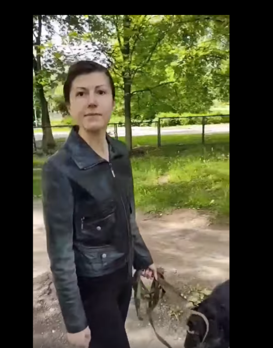 В Харькове фразой "е*бучая Украина" девушка возмутилась замечанию о выгуле собаки на территории школы