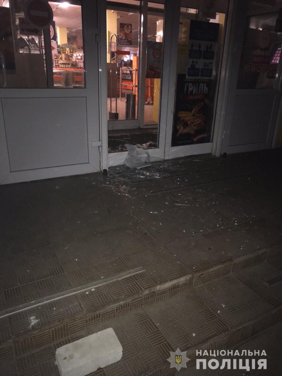 Взрыв банкомата в Харькове: злоумышленникам не удалося украсть деньги