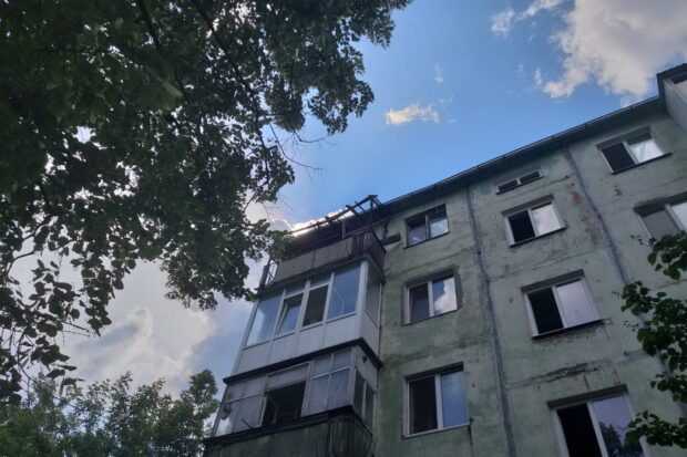 На Новых Домах из горящей квартиры вывели маленького ребенка