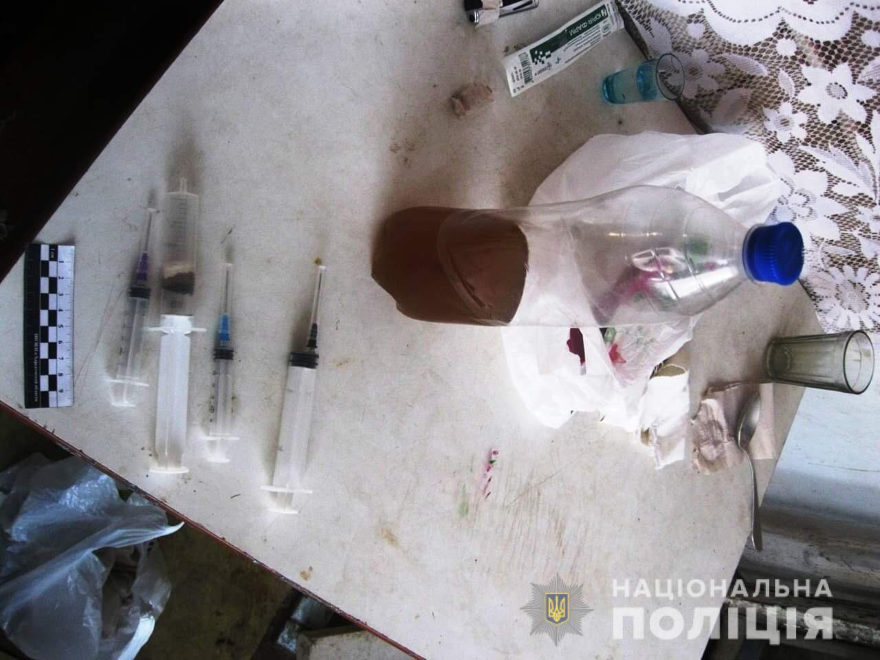 Под Харьковом полицейские накрыли наркопритон