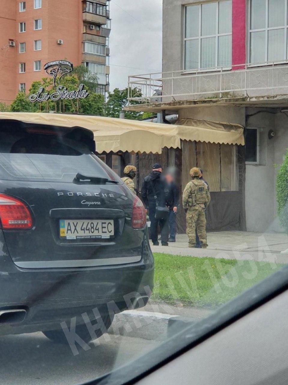 В Харькове за "продажу" должности председателя ОГА и главы налоговой задержали двоих мужчин