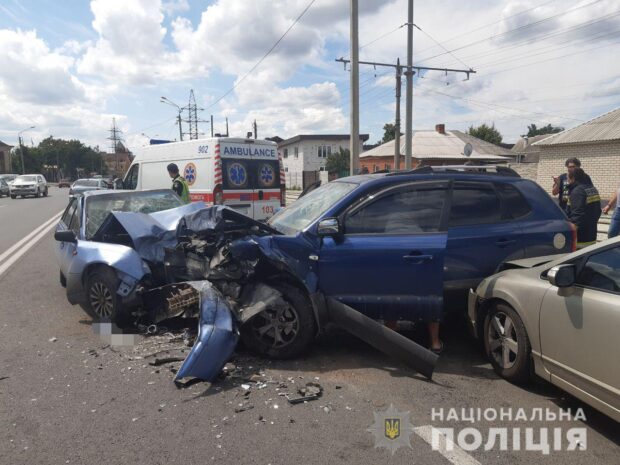 В Харькове в результате аварии в больницу попали трое взрослых и двое детей