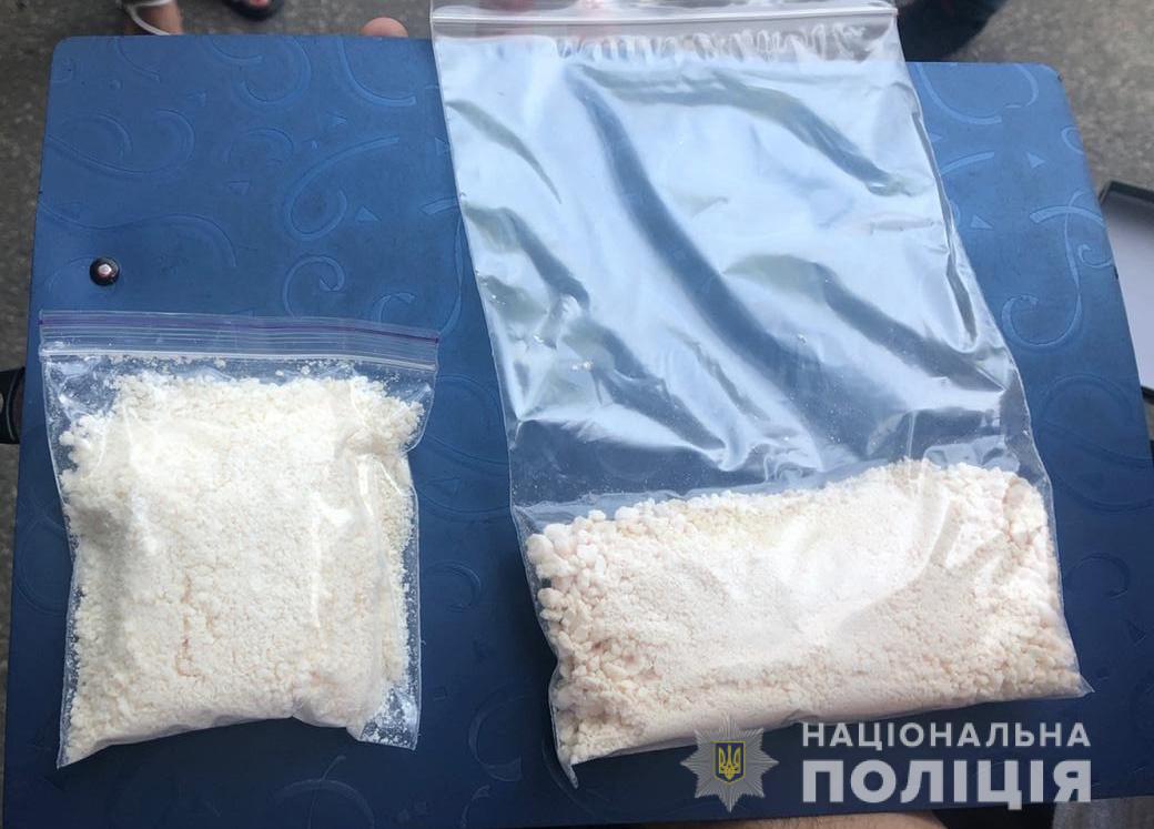 В Харькове на улице полицейские нашли у женщины амфетамин