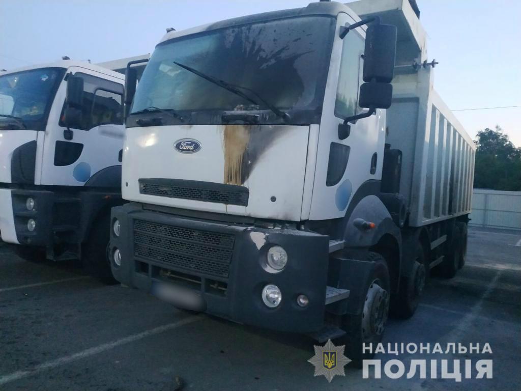 Неизвестные подожгли технику на стройплощадке Барабашово: полиция открыла уголовное производство