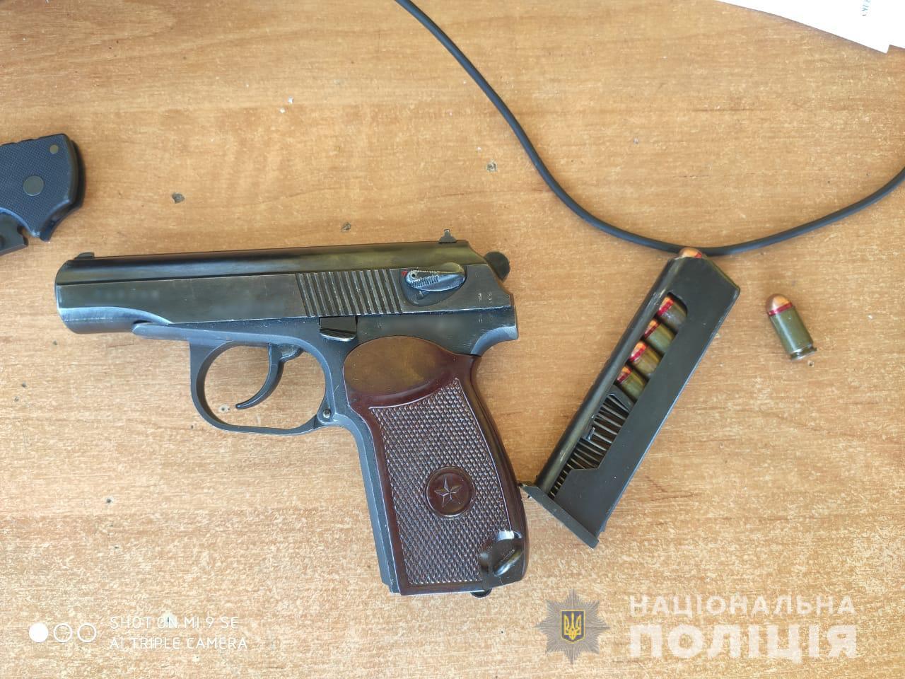 На Харьковщине у россиянина при осмотре нашли пистолет