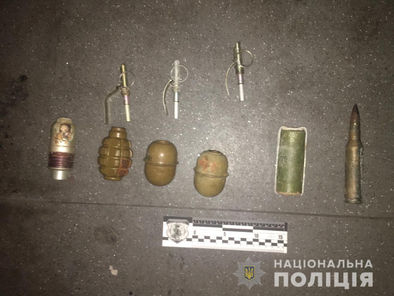 Под Харьковом на железнодорожной станции задержали мужчину с гранатами в пакете