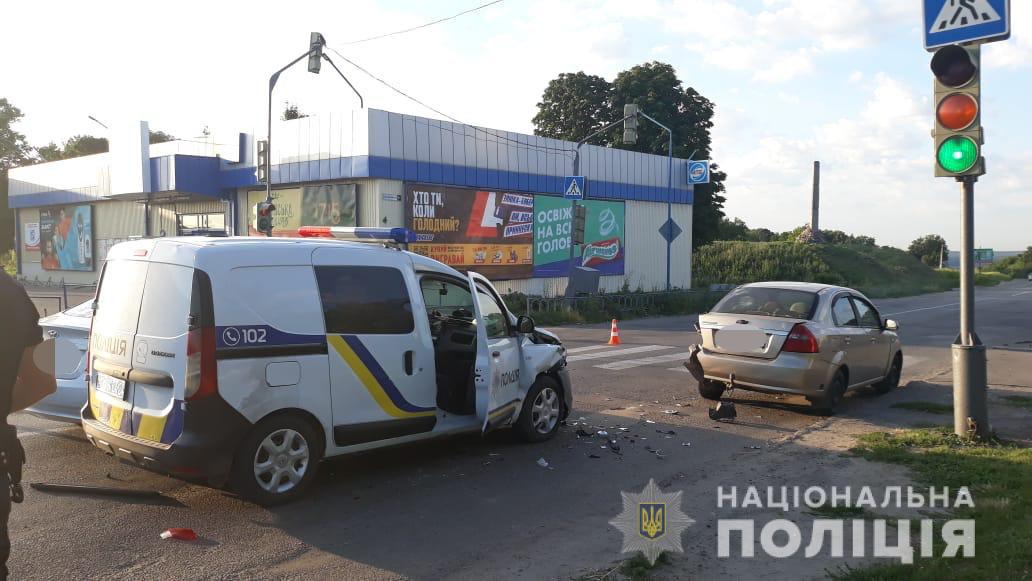 В Харьковской области полицейские в погоне за пьяным водителем попали в ДТП