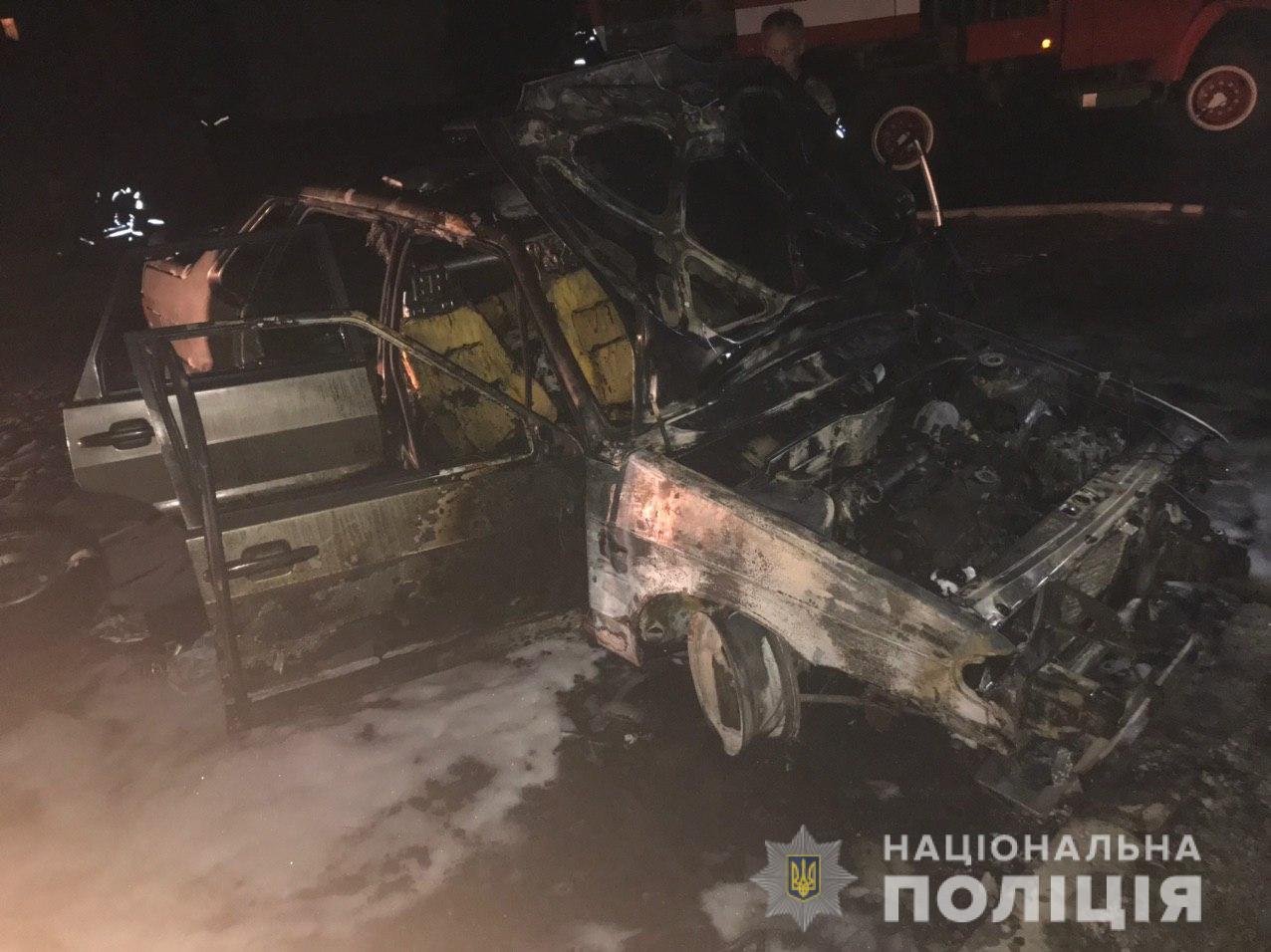 В Харькове ночью сгорело два автомобиля