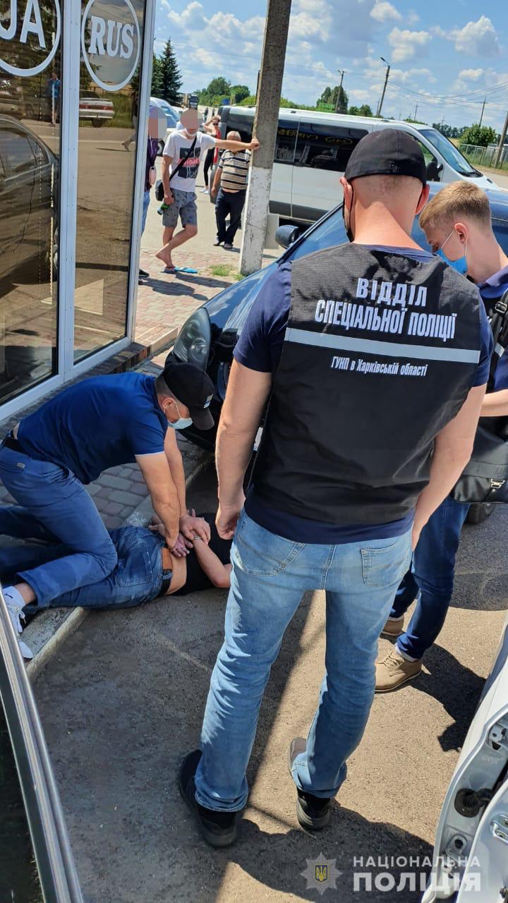 На Харьковщине гражданин РФ дал взятку пограничнику за снятие ограничения на въезд в Украину