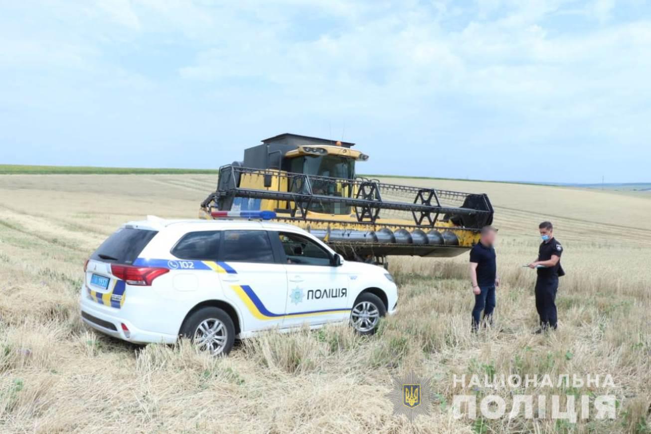 В поле под Харьковом мужчина обстрелял комбайн