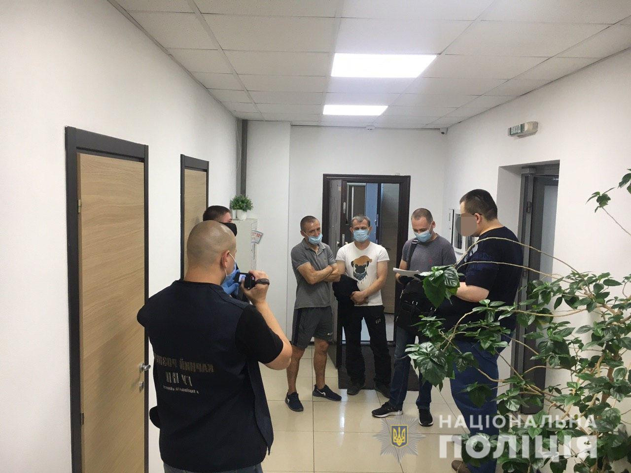 В Харькове у бизнесмена вымогали 40 тысяч евро и 1,6 млн гривен