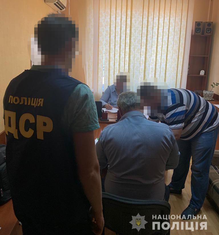 Экс-чиновника Харьковской ОГА и его заместителя подозревают в присвоении 580 тысяч гривен