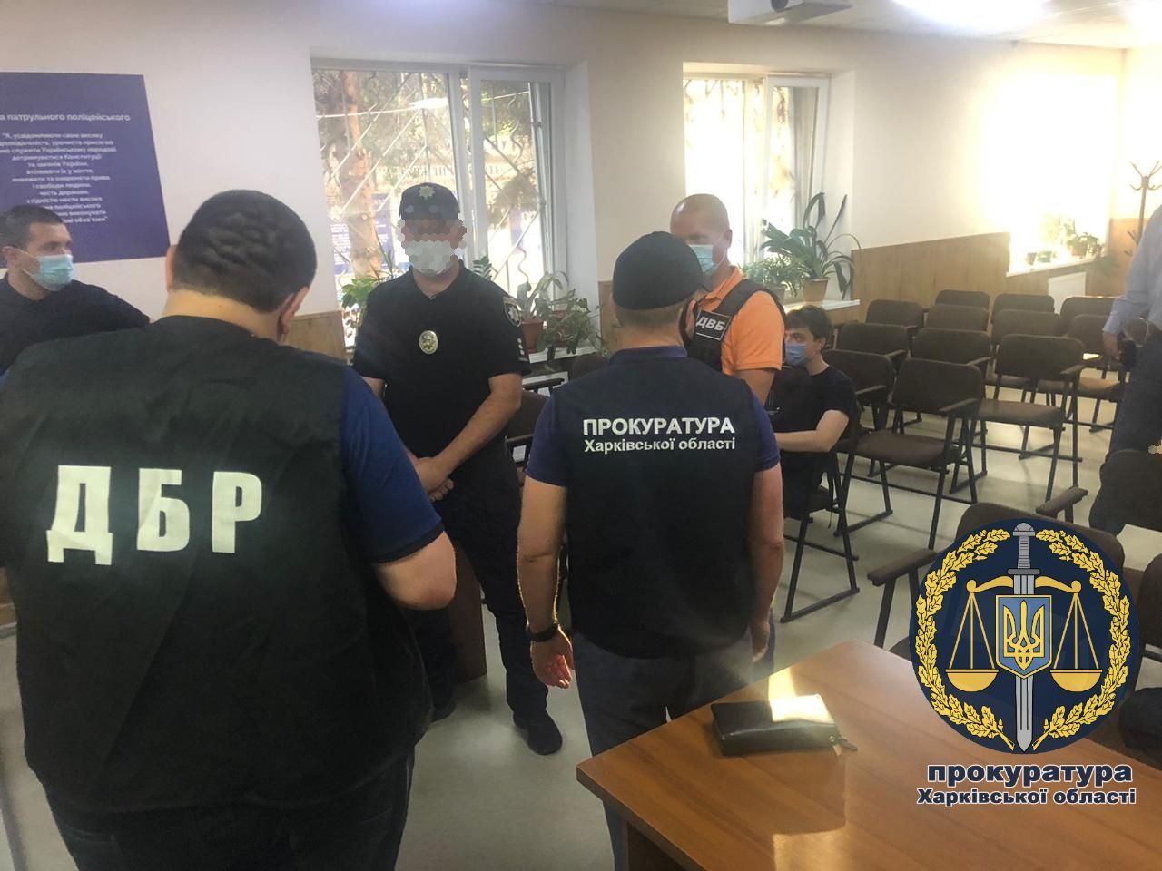 Харьковскому патрульному, который избил человека в ресторане вручили подозрение