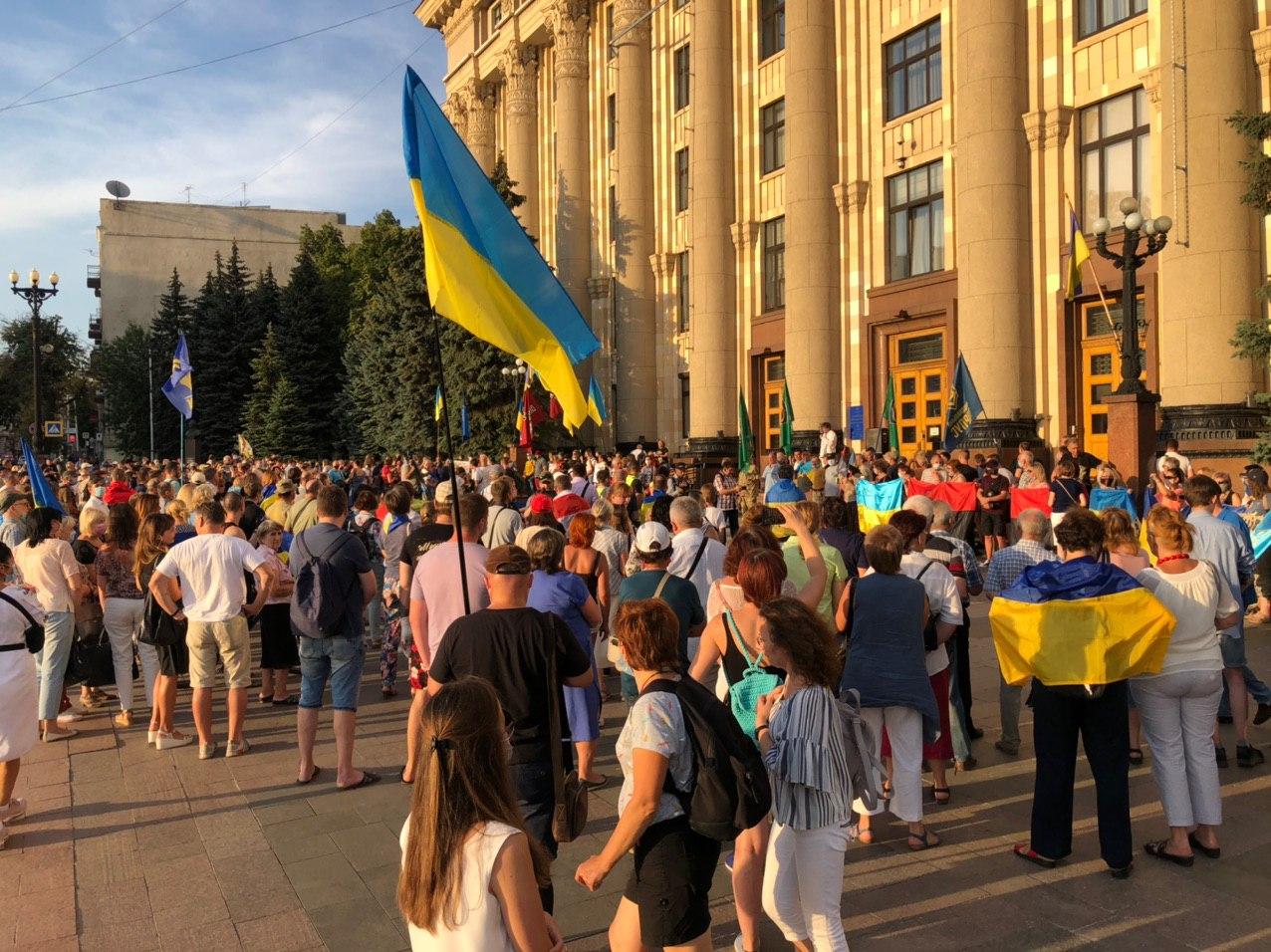 Под зданием Харьковской ОГА митинговали против новой договоренности Зеленского по Донбассу