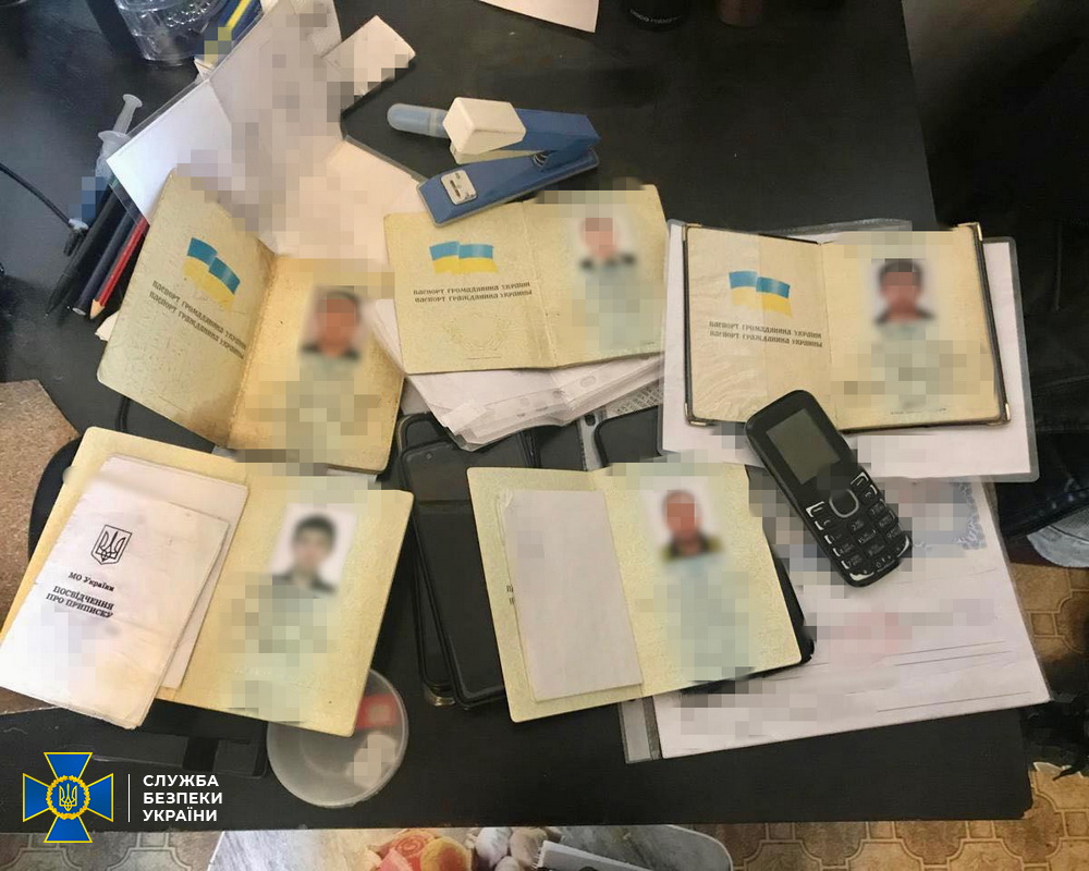На Харьковщине разоблачили группировку, которая занималась незаконной легализацией иностранцев на территории Украины