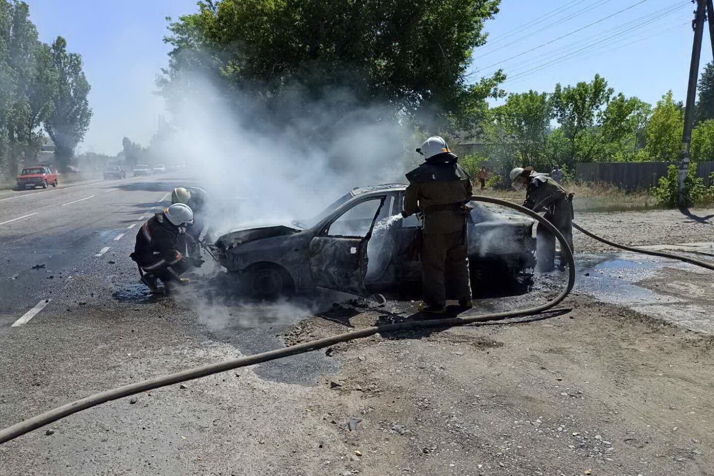Под Харьковом во время движения загорелся автомобиль