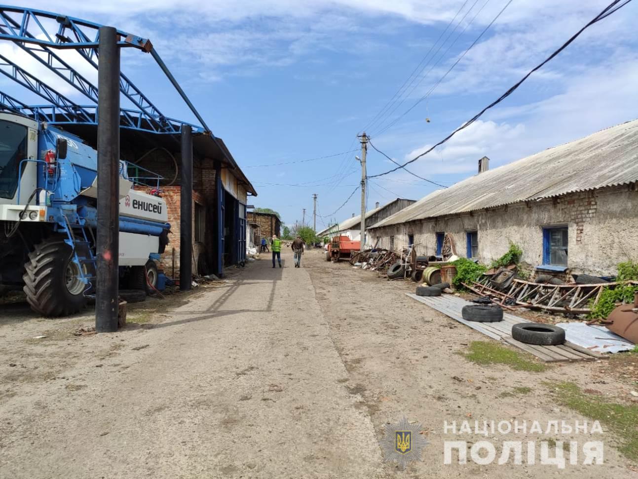 В Малой Рогани девять человек принудительно работали на ферме: полиция установила 12 эпизодов преступной деятельности фермеров