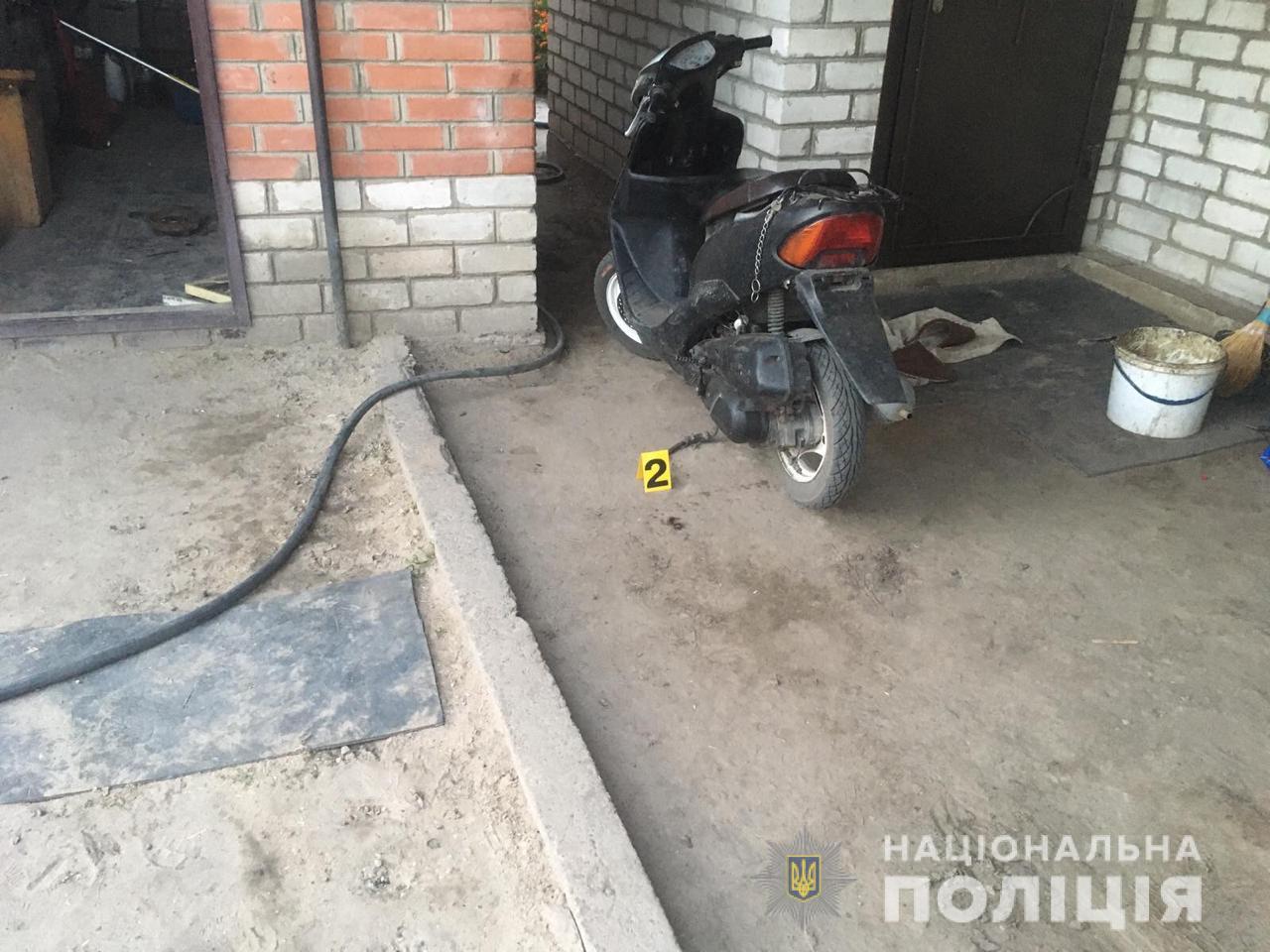 Под Харьковом мужчина в ходе ссоры ударил своего сына кухонным ножом
