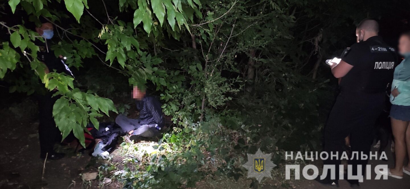 В Харькове рецидивист за вечер угрожая ножом ограбил двоих женщин