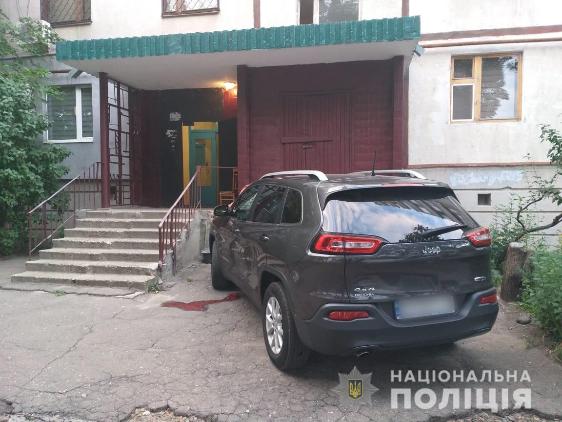 На Салтовке мужчина выбросился из окна седьмого этажа