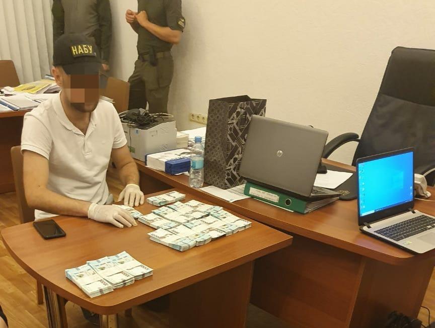 Дело директора департамента ХОГА, который попался на взятке передали в суд