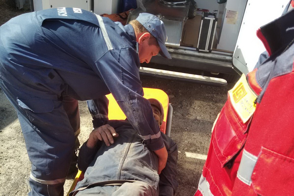 Под Харьковом дедушка упал в смотровую яму заброшенного гаражного бокса