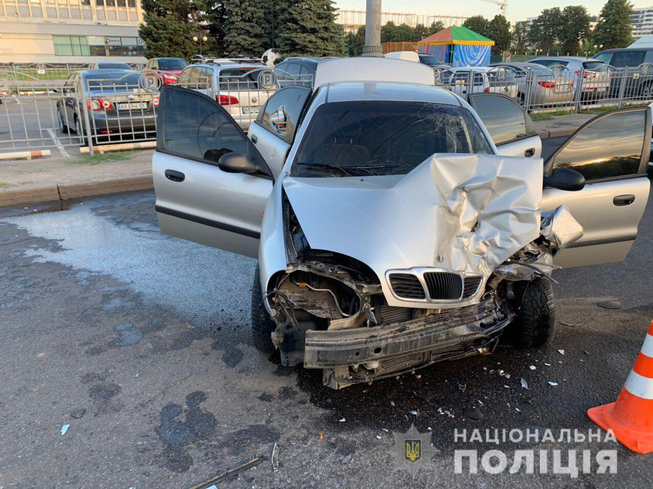 В Харькове пьяный водитель легкового авто столкнулся с каретой скорой помощи