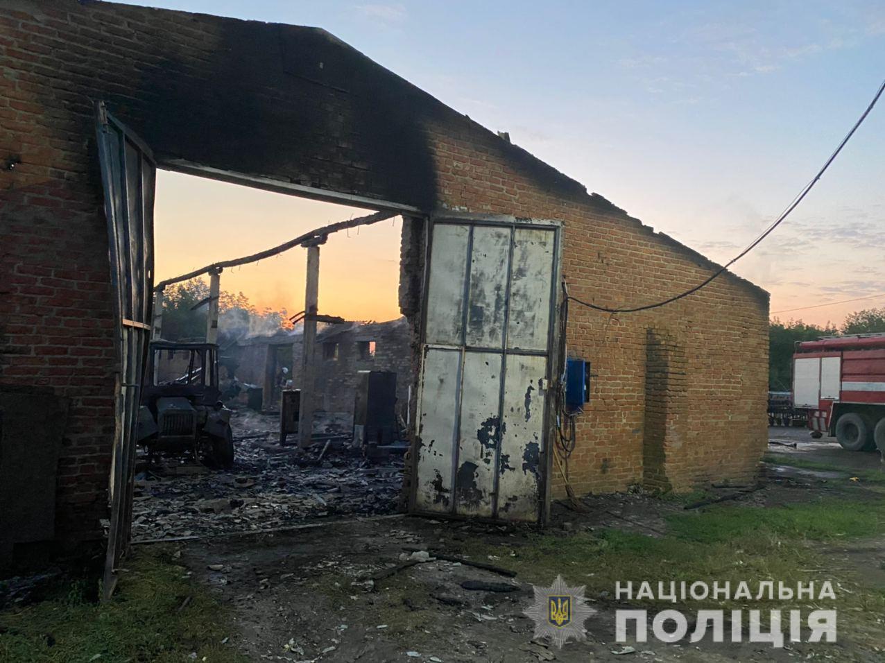 Фермеру в Харьковской области сожгли сарай и технику: полиция открыла уголовное дело