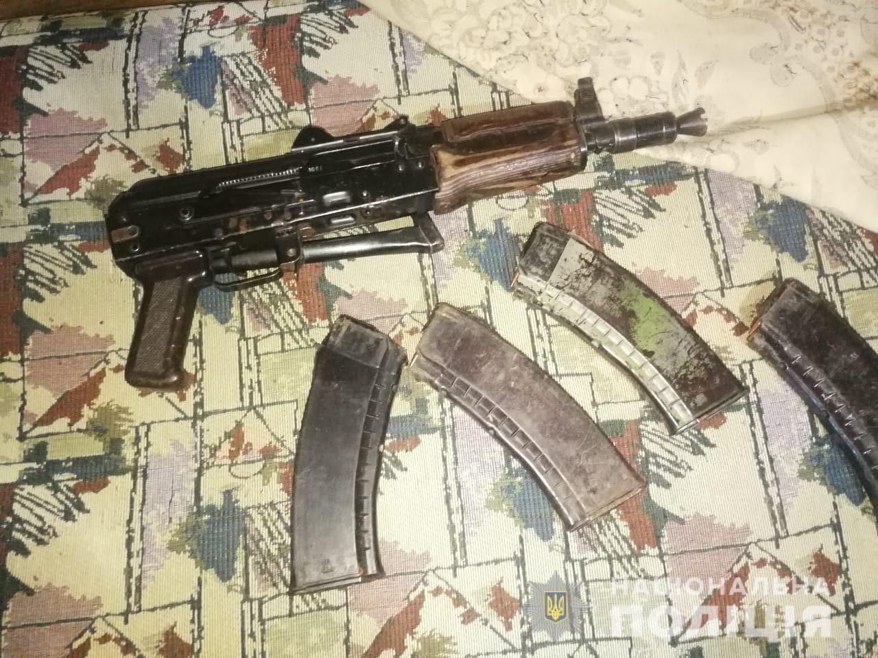 В Харькове мужчина нашёл на пустыре автомат и решил продать его другу