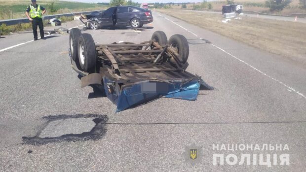 Под Харьковом водитель Scoda Octavia на большой скорости "догнал" Fiat Doblo