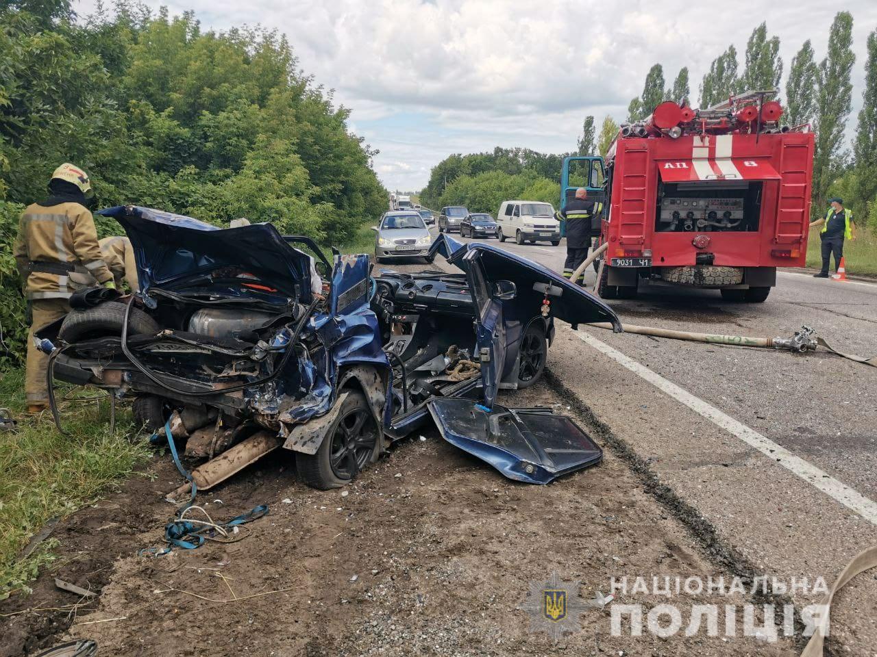 В Харькове столкнулись ЗИЛ и ВАЗ: пострадало два человека